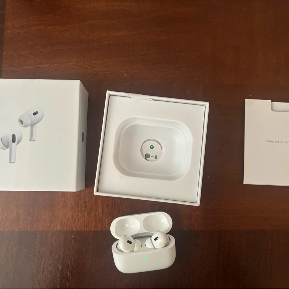AirPod Pros 2nd Generatiom - Picture 5 of 6